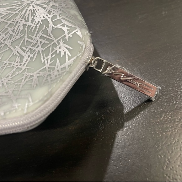 NIB MAC Cosmetics Mini Silver Pouch Bag - Picture 3 of 4
